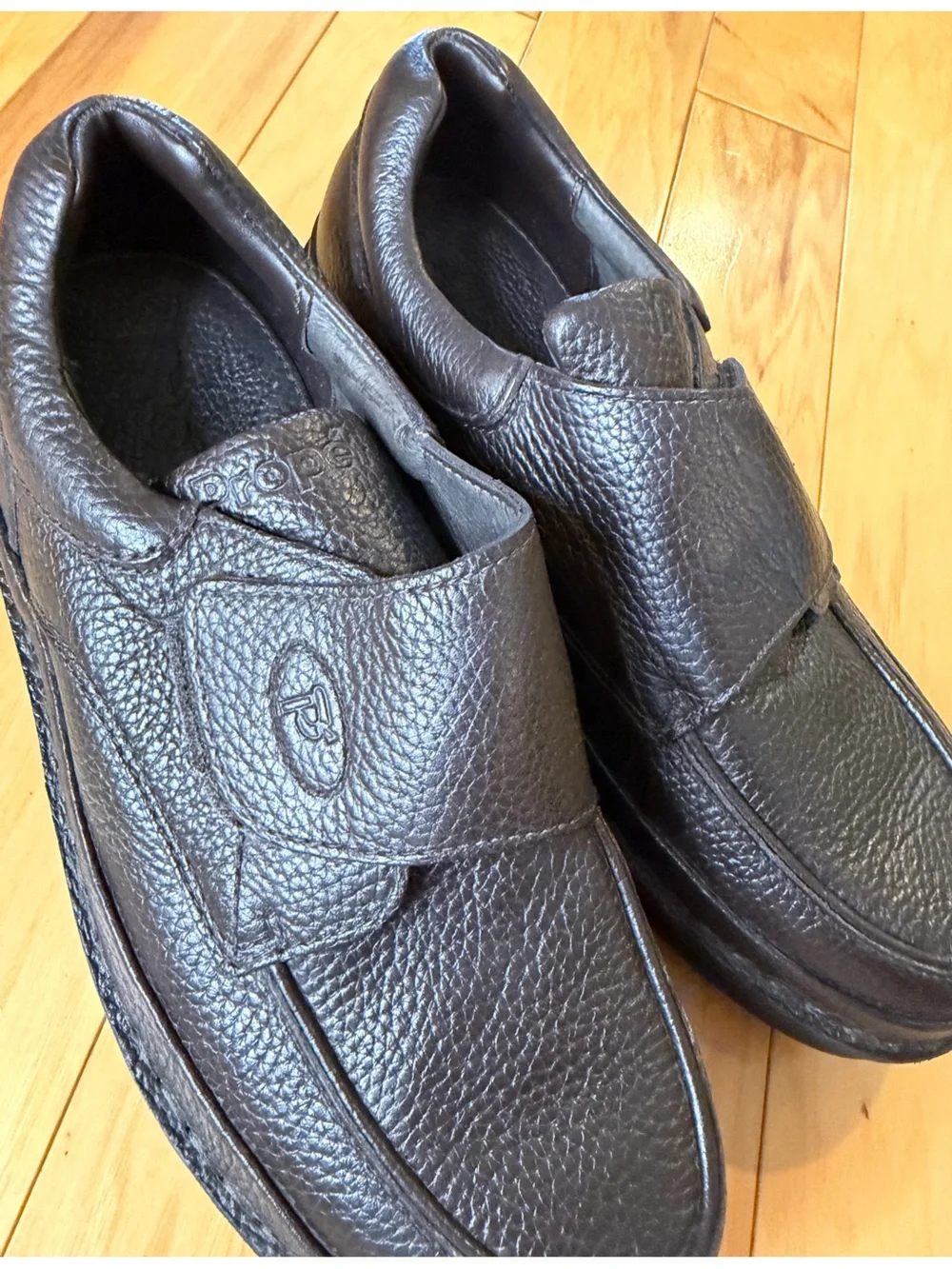 NWOT Propet Men’s 8.5 2E Brown Leather Strap Walking Shoes Comfort Orthopedic
